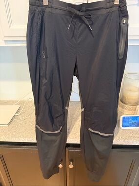 On Cloud Woman’s  Black Reflective Running Pants (RUN ON CLOUD)